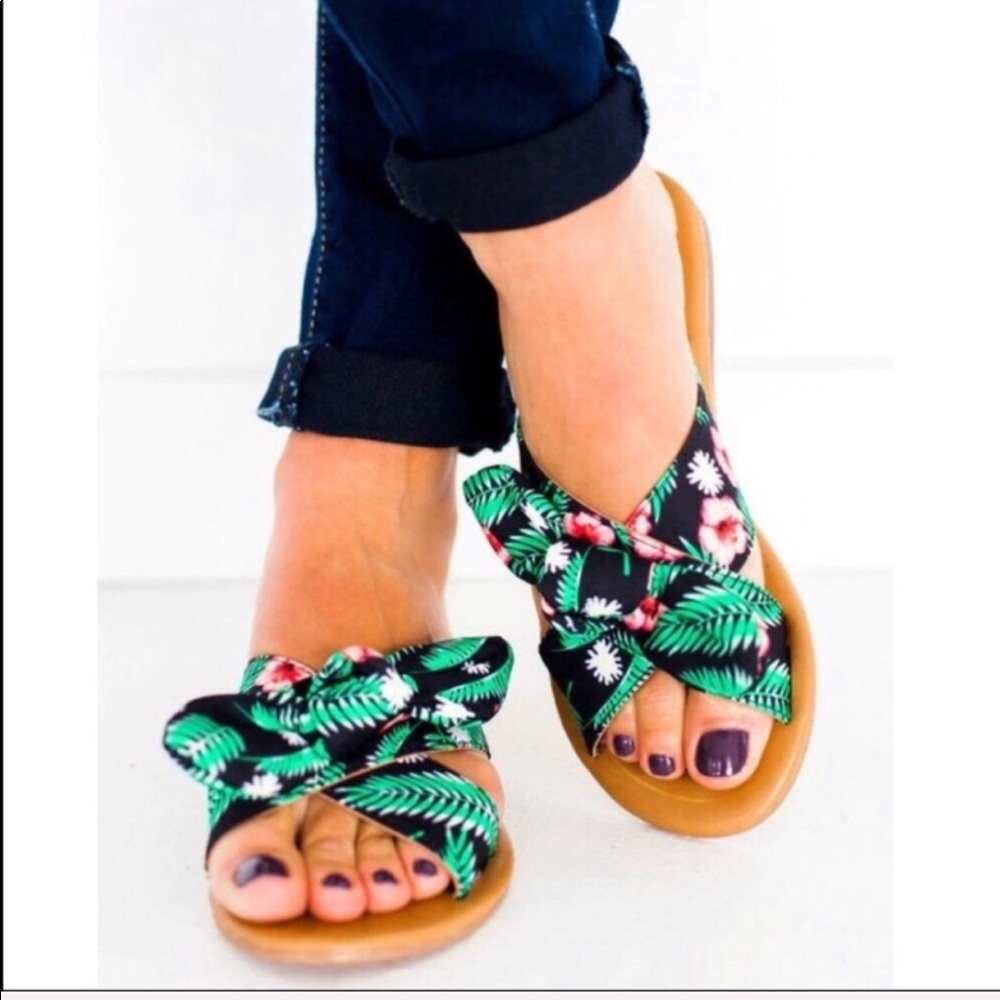 Size 6 Tropical Slide - Picture 5 of 5